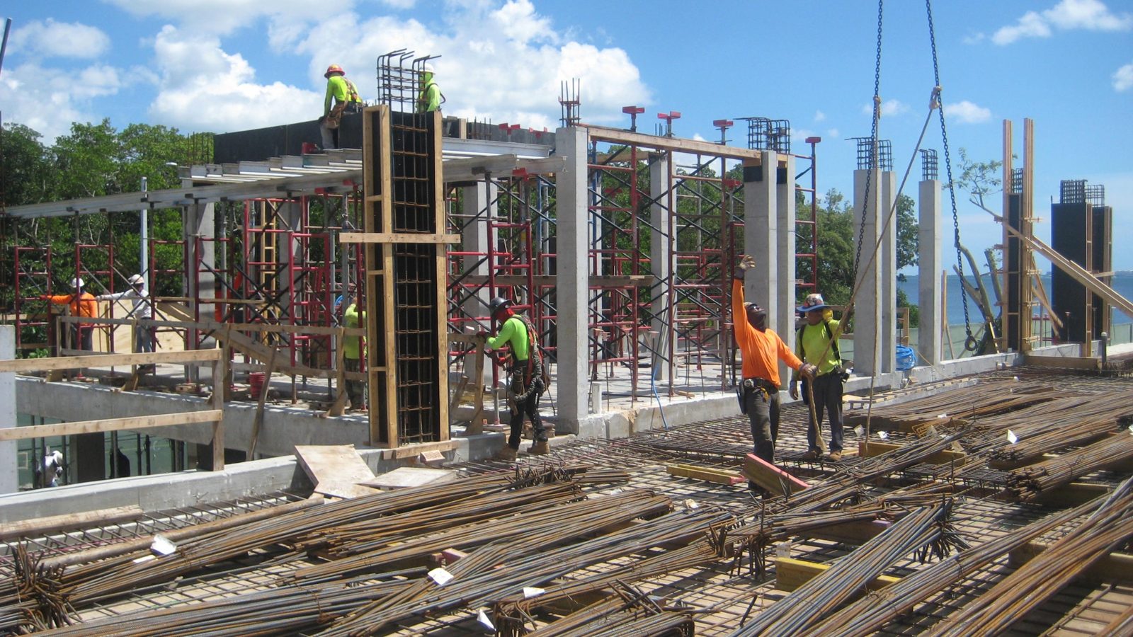 Structural construction — Reinforced concrete construction in progress